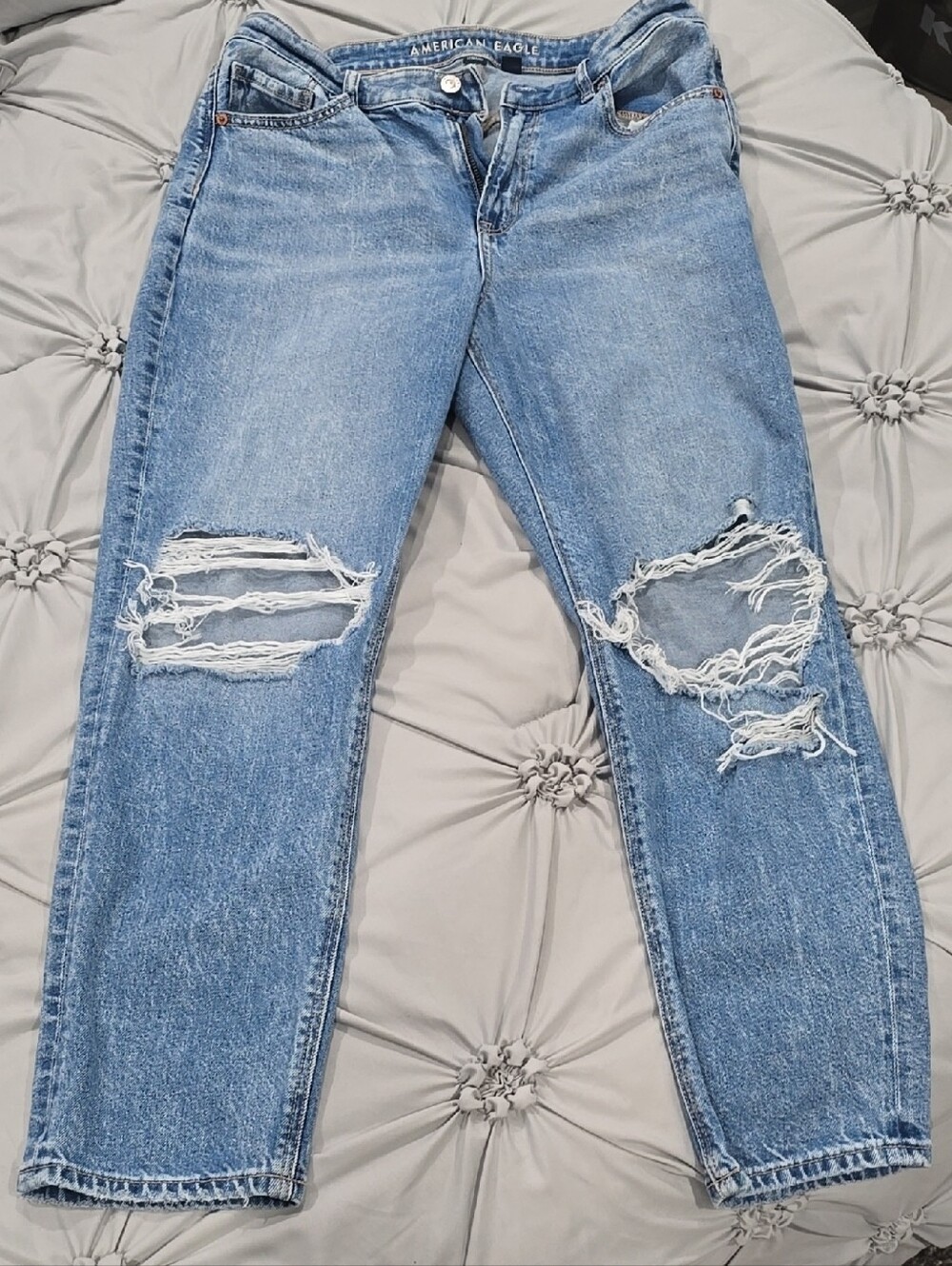 American Eagle Outfitters Medium Blue Distressed Strigid Mom Jeans Size 10 Short